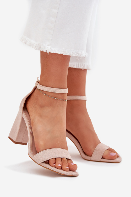 Жіночі сандалі на підборі з еко-вельвету бежеві Elirae