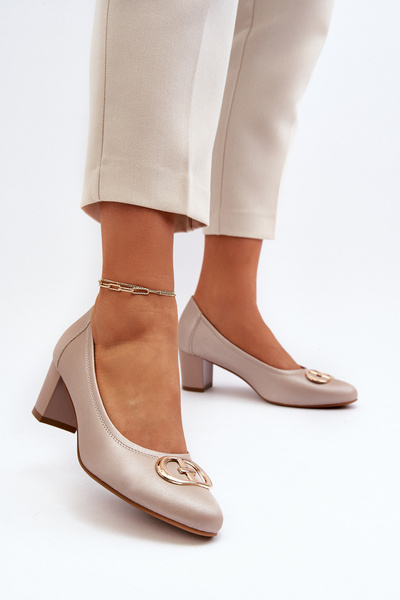 Чорні туфлі на низькому каблуці з прикрасою Aeliris