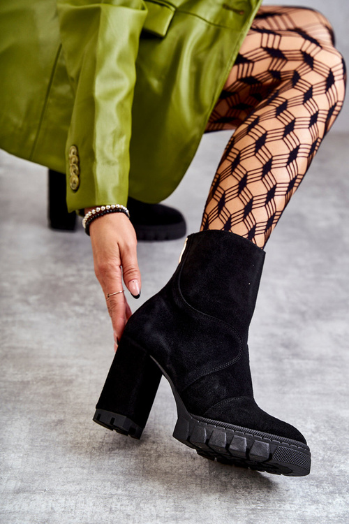 Замшеві чоботи на підборах чорні Elia