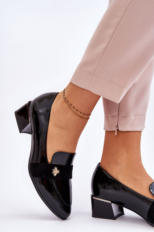 Лаковані шкіряні туфлі на низькому каблуці з прикрасами Black Doria