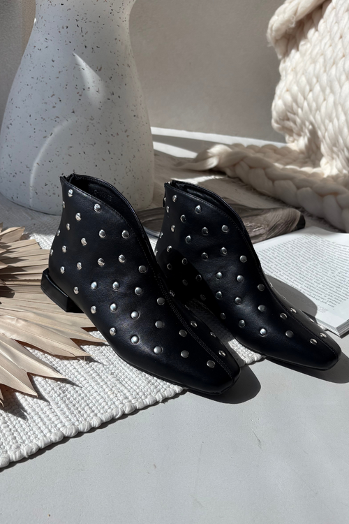 Жіночі ботильйони на ніжному каблуці з срібним оздобленням Чорні Rosalind