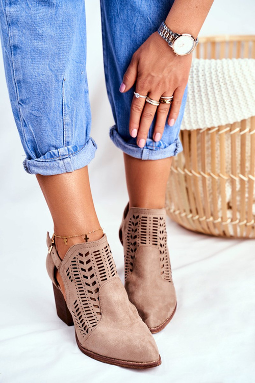 Чоботи жіночі з вирізаною замшею весна Beige Velluci