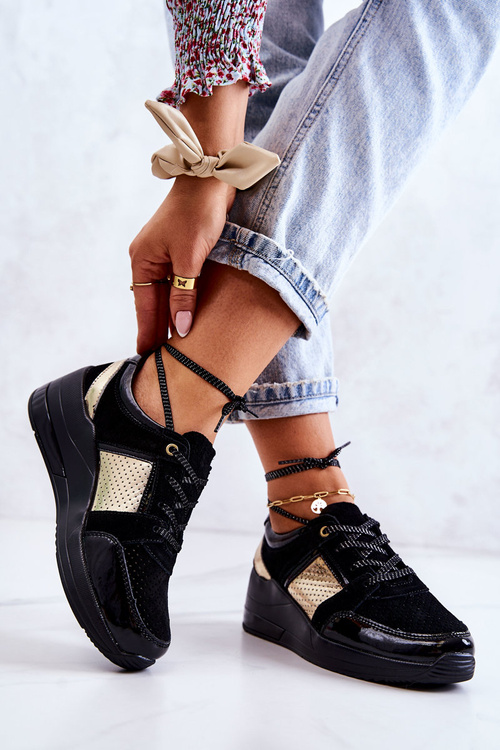 Жіночі замшеві спортивні туфлі на танкетці Larson чорного кольору