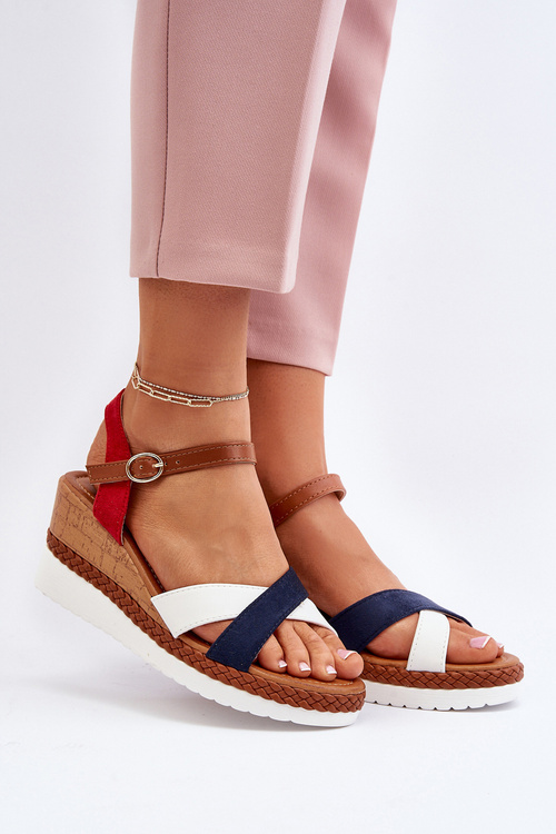 Босоніжки на танкетці з білими та темно-синіми ремінцями Kioda