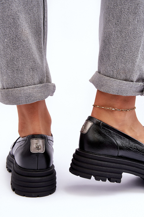 Жіночі шкіряні лофери на плоскому каблуці чорні Elkiza