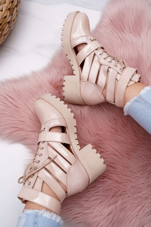 Жіночі весняні ботфорти на плоскій підошві лаковані бежеві одинарні