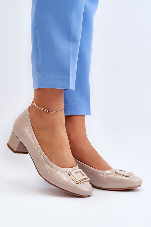 Бежеві лаковані туфлі Enollia з прикрасами