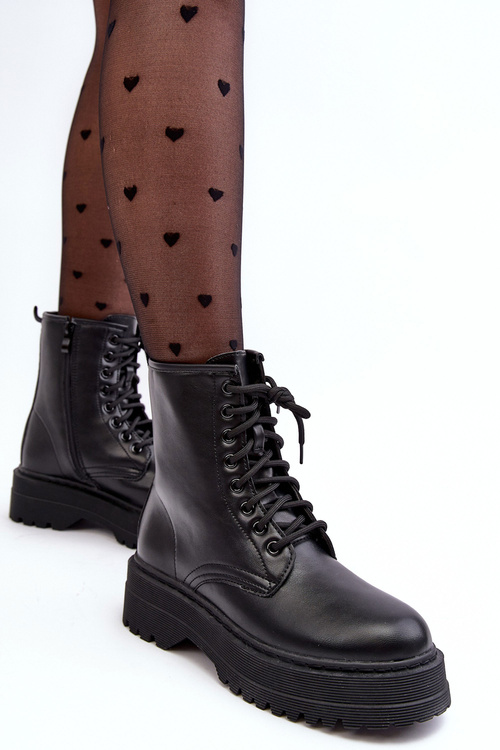 Жіночі ботильйони на шнурівці на товстій підошві чорного кольору Biancis