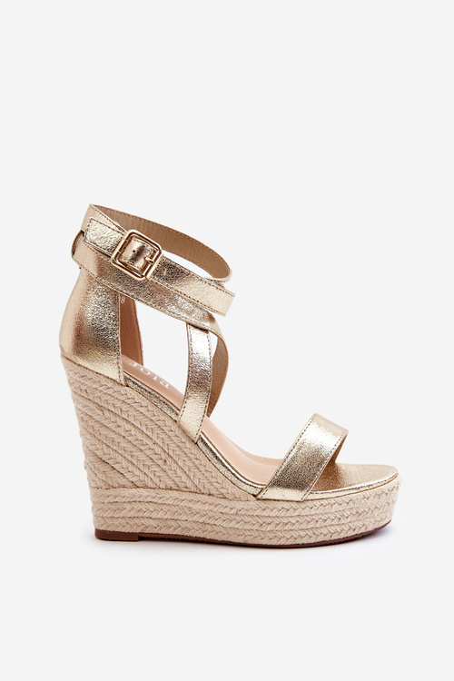 Босоніжки на танкетці з плетінням золотого сальта