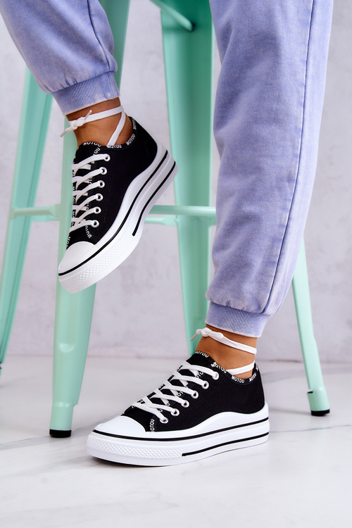 Жіночі кросівки на зав'язках чорні Menifee