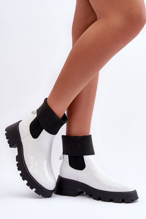 Жіночі лаковані ботильйони білі Pavo