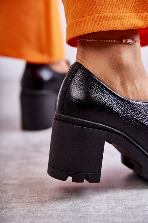 Шкіряні туфлі на опорі з золотистим декором Black Mikeyla