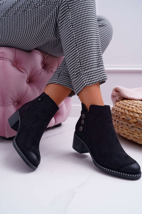 Жіночі чоботи на плоскій підошві чорні тристрами