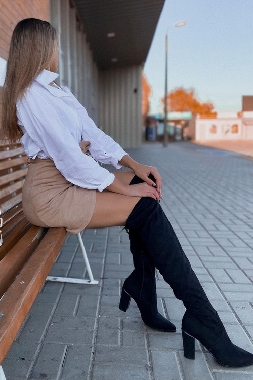 Жіночі високі чоботи на підборах чорні Monleek