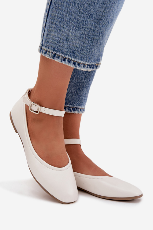 Жіночі балетки з ремінцем і застібкою білі Janelor