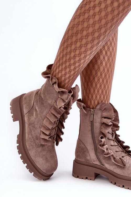 Жіночі замшеві ботильйони на підкладці з пласким каблуком темно-бежевого кольору