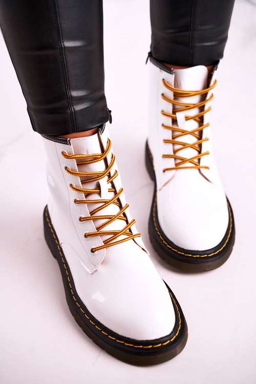 Жіночі шкіряні білі черевики на плоскому ходу GOE GG2N3057A