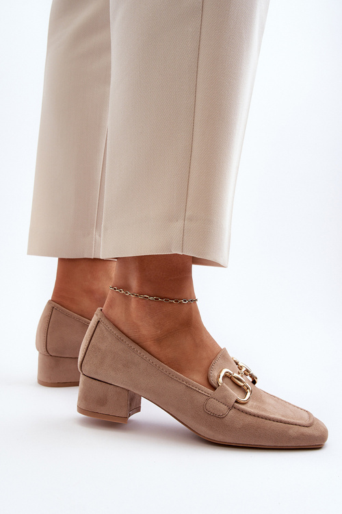 Туфлі на низькому каблуці з орнаментом бежеві Dolvira