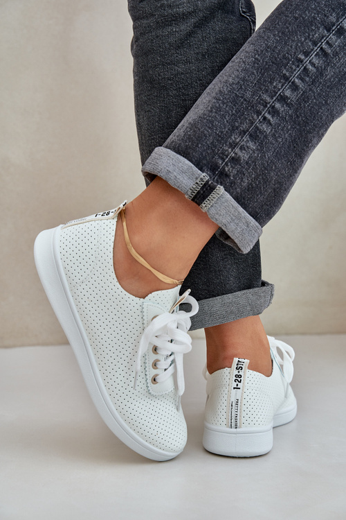 Жіночі Перфоровані Кросівки На Шнурівці Світло-бежеві Carinel