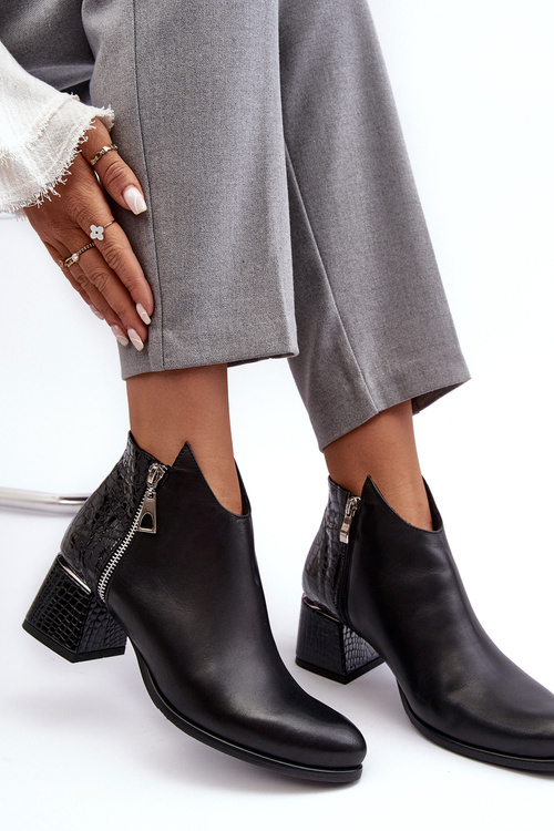 Жіночі шкіряні чоботи на низькому каблуці Zazoo 4111 Чорні