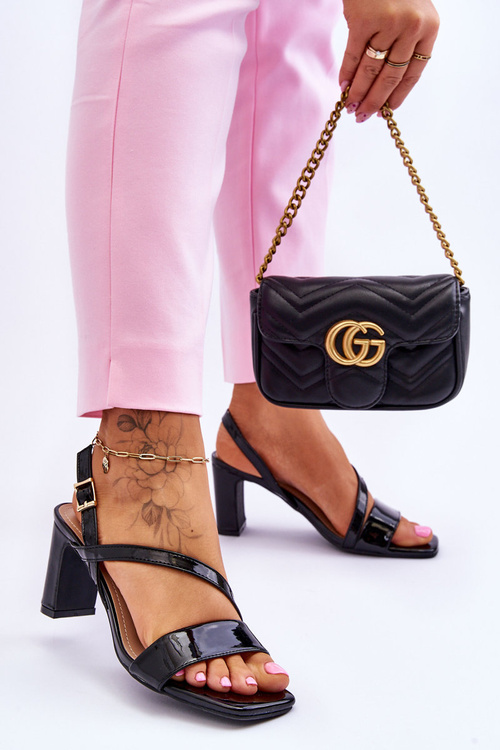 Жіночі лаковані босоніжки на каблуці Чорні Carrie