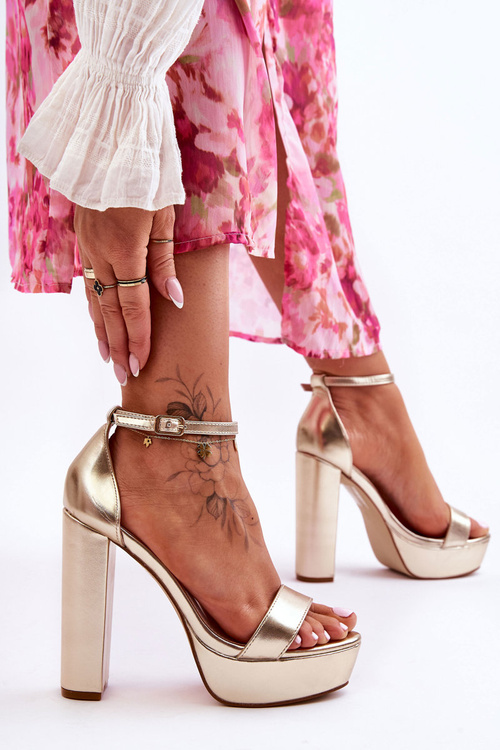 Шкіряні босоніжки на високій штанзі та платформі Golden Sky Dream