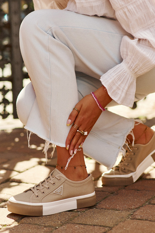 Низькі жіночі кросівки коричневого кольору Enalae