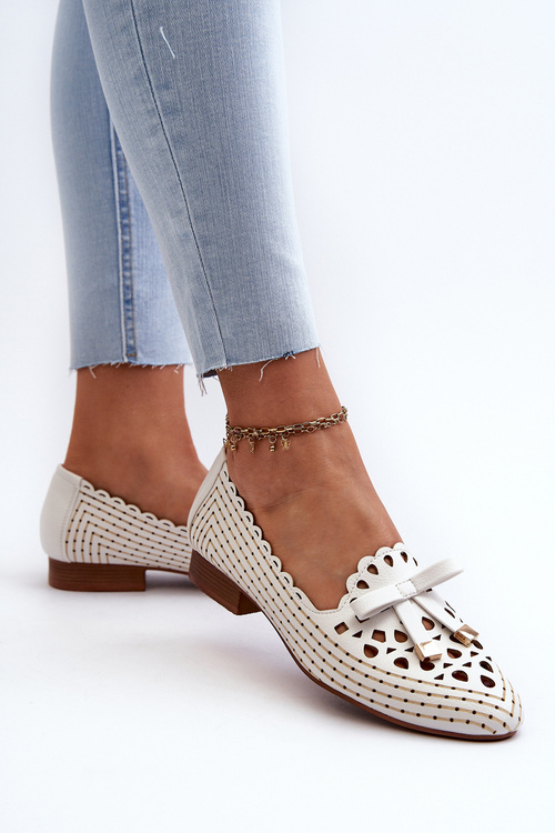 Білі жіночі балетки з вирізом і бантом Nestavia