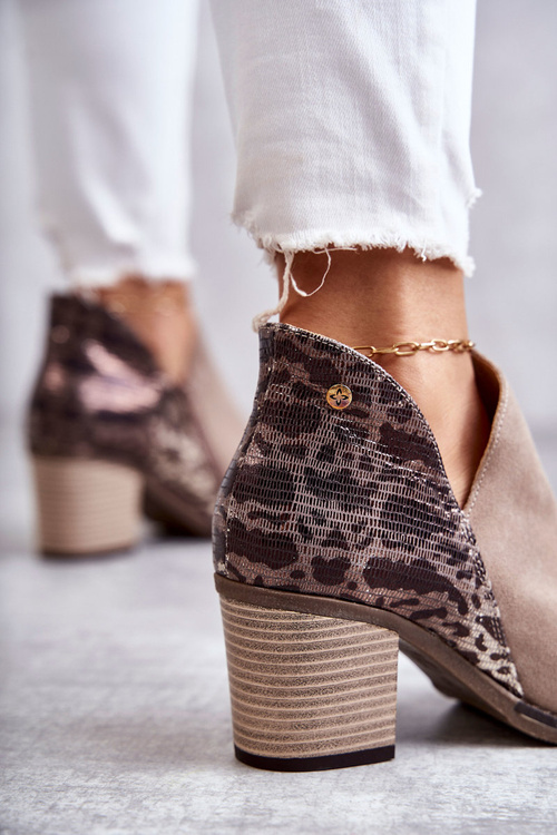 Жіночі шкіряні чоботи на підборах Maciejka Beige 04492-43