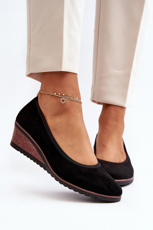 Жіночі туфлі на танкетці чорні Belli