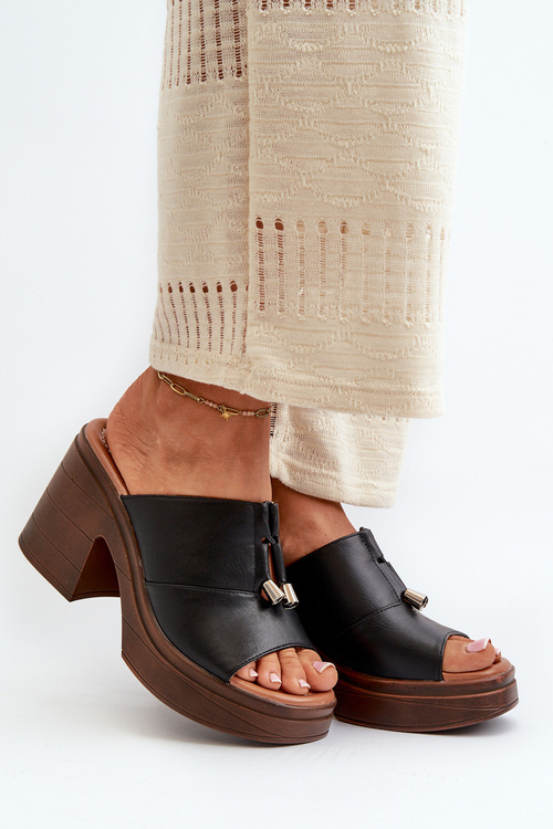 Жіночі босоніжки на платформі та масивному каблуці чорного кольору Dafira