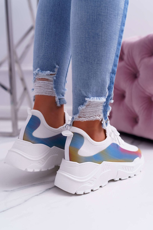 Спортивне жіноче взуття на товстій підошві з голографічною білою вечіркою