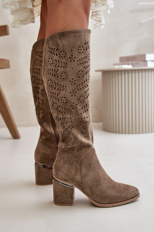 Жіночі вирізані чоботи на каблуці з еко-замші Vinceza 16443 темно-бежевий