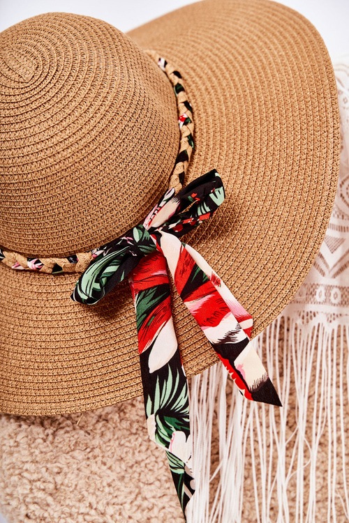 Жіноча шапка з різнокольоровою смужкою Camel Marsela