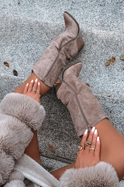 Утеплені ковбойські чоботи на підборах з еко-замші бежеві, кольору Mavine Kozaki Damskie