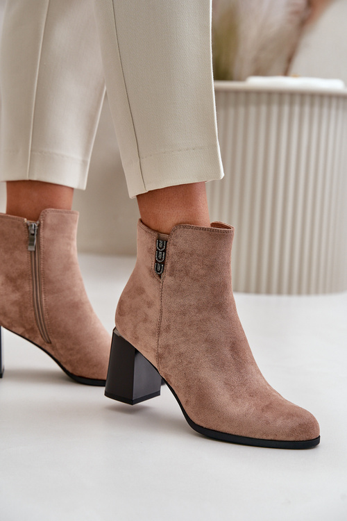 Теплі еко-замшеві жіночі ботильйони із застібкою на каблуці, коричневі Erillia