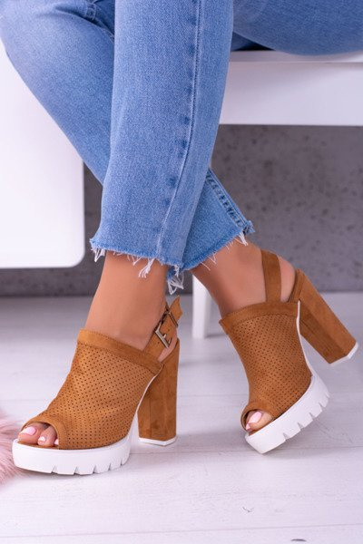 Коричневі замшеві босоніжки на шпильці Lu Boo Emare