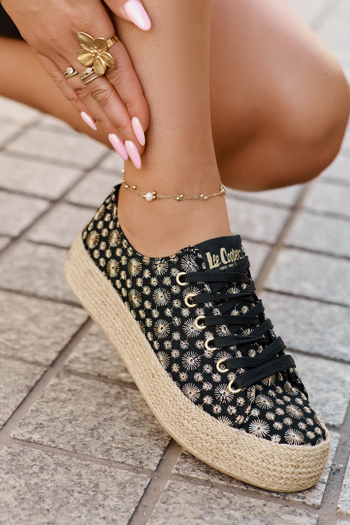 Взуття На Платформі Для Жінок З Плетінням Lee Cooper LCW-25-08-3647L Чорні