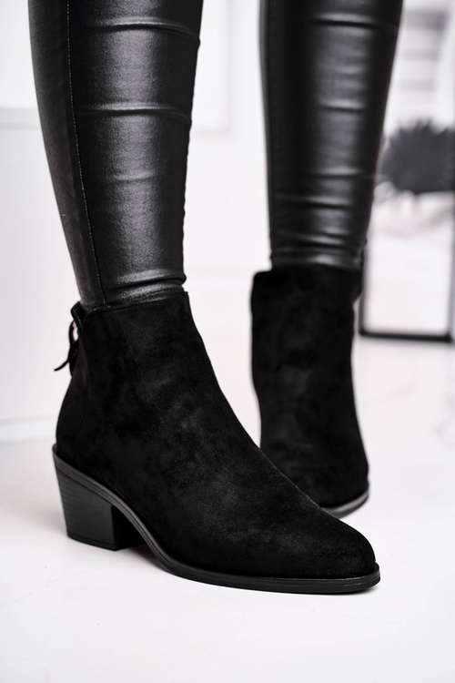 Жіночі чоботи на плоскому каблуці осінні чорні молочні