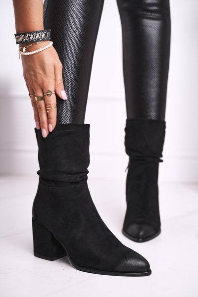 Жіночі черевики на високому каблуці з еко-замші чорного кольору