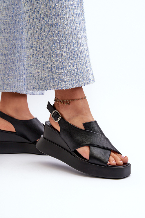 Жіночі чорні босоніжки на платформі та танкетці з екошкіри Vaiara