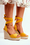 Жіночі босоніжки на танкетці, жовті Belleza