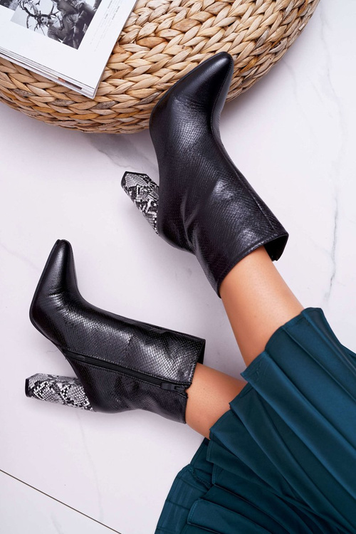 Жіночі чоботи на шпильці з мотивом змії чорного кольору Vernel