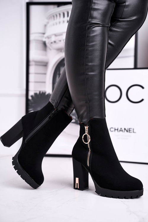 Жіночі чоботи на високому каблуці з нубуку чорного кольору