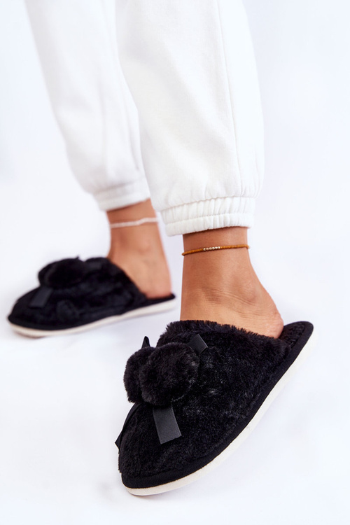 Жіночі хутряні тапочки з помпонами Black Castello