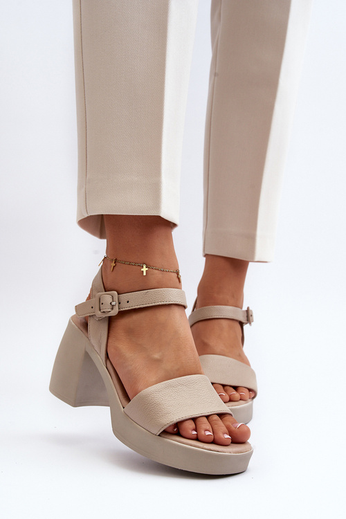 Zazoo 40386 Жіночі шкіряні босоніжки на каблуці бежеві