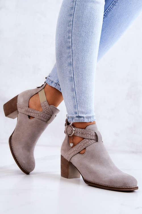 Шкіряні чоботи з вирізом на постінці Grey Axelle