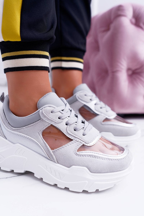 Спортивні жіночі кросівки на прозорій сірій товстій підошві