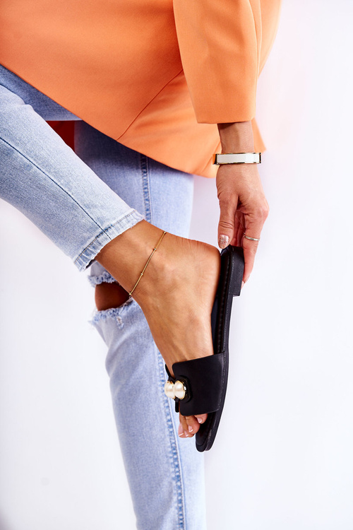 Жіночі тапочки з декоративними перлами Black Tacoma