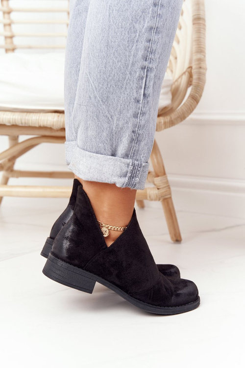 Чоботи жіночі з вирізами Хілларі чорного кольору